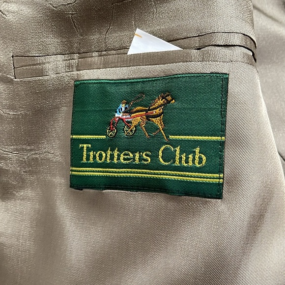 π Embrace Equestrian Elegance with Trotter's Club Houndstooth Riding Blazer! πΊ - Picture 2 of 3